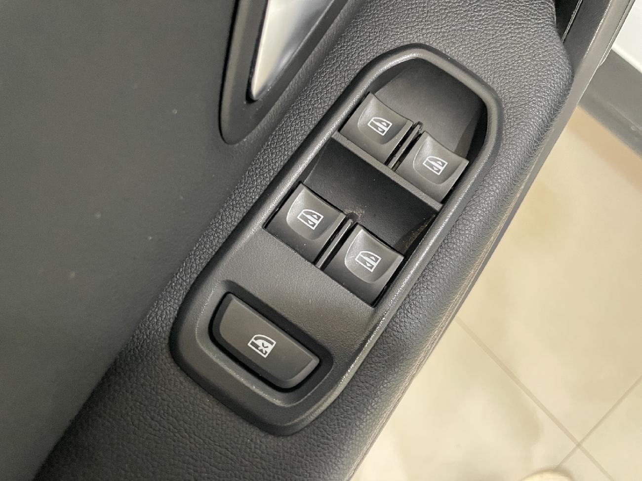2022 Dacia Duster Duster Prestige Bl. dCi 85kW(115CV) 4X4 todoterreno 85kW 5P manual coche de segunda mano