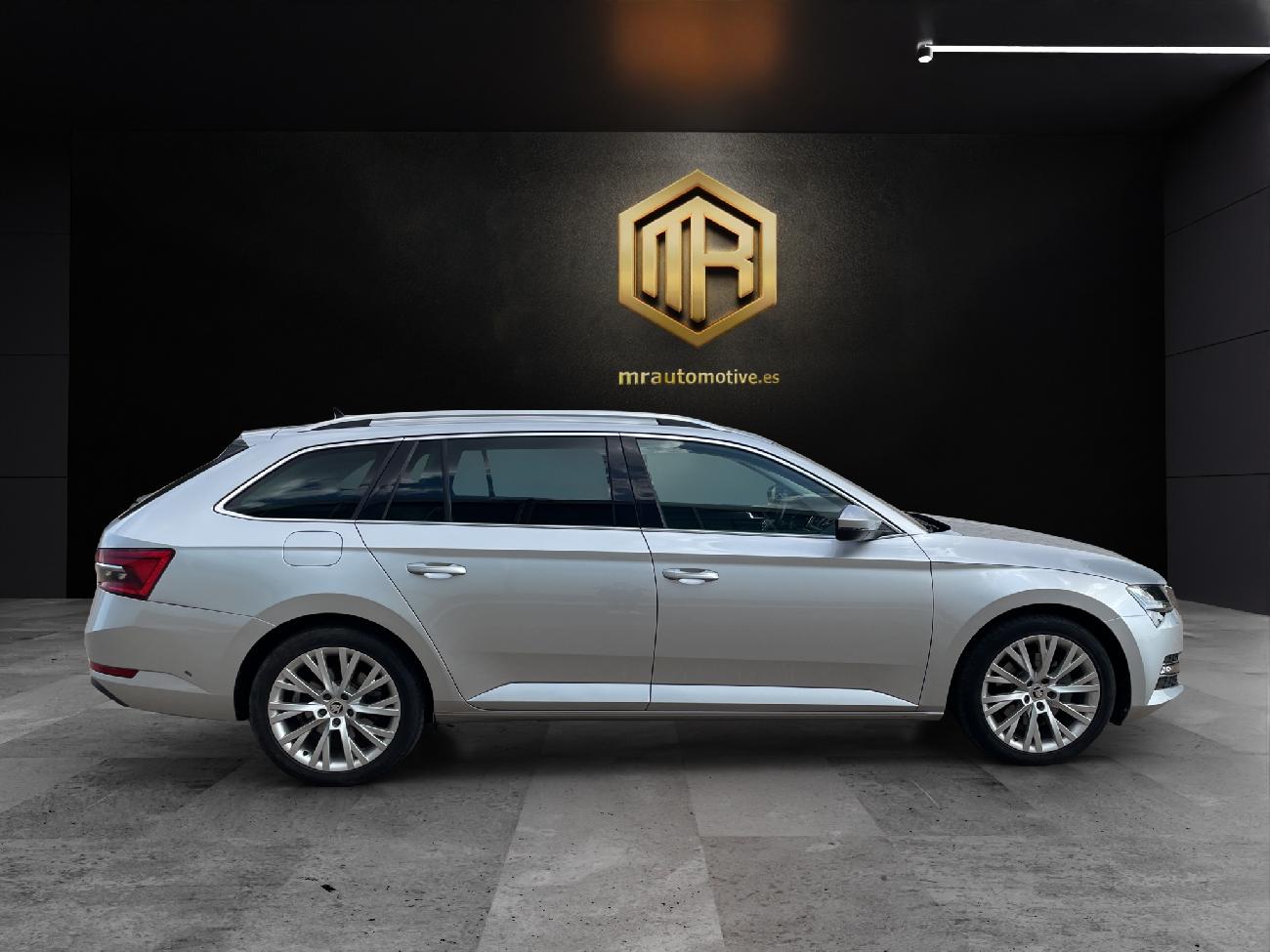 2022 Skoda SuperB SuperB Combi 2.0 TDI 110kW (150CV) DSG Style coche de segunda mano