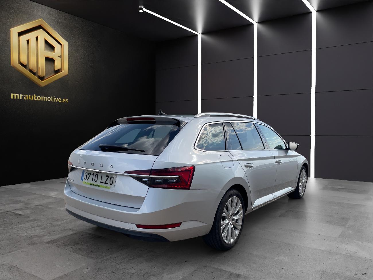2022 Skoda SuperB SuperB Combi 2.0 TDI 110kW (150CV) DSG Style coche de segunda mano