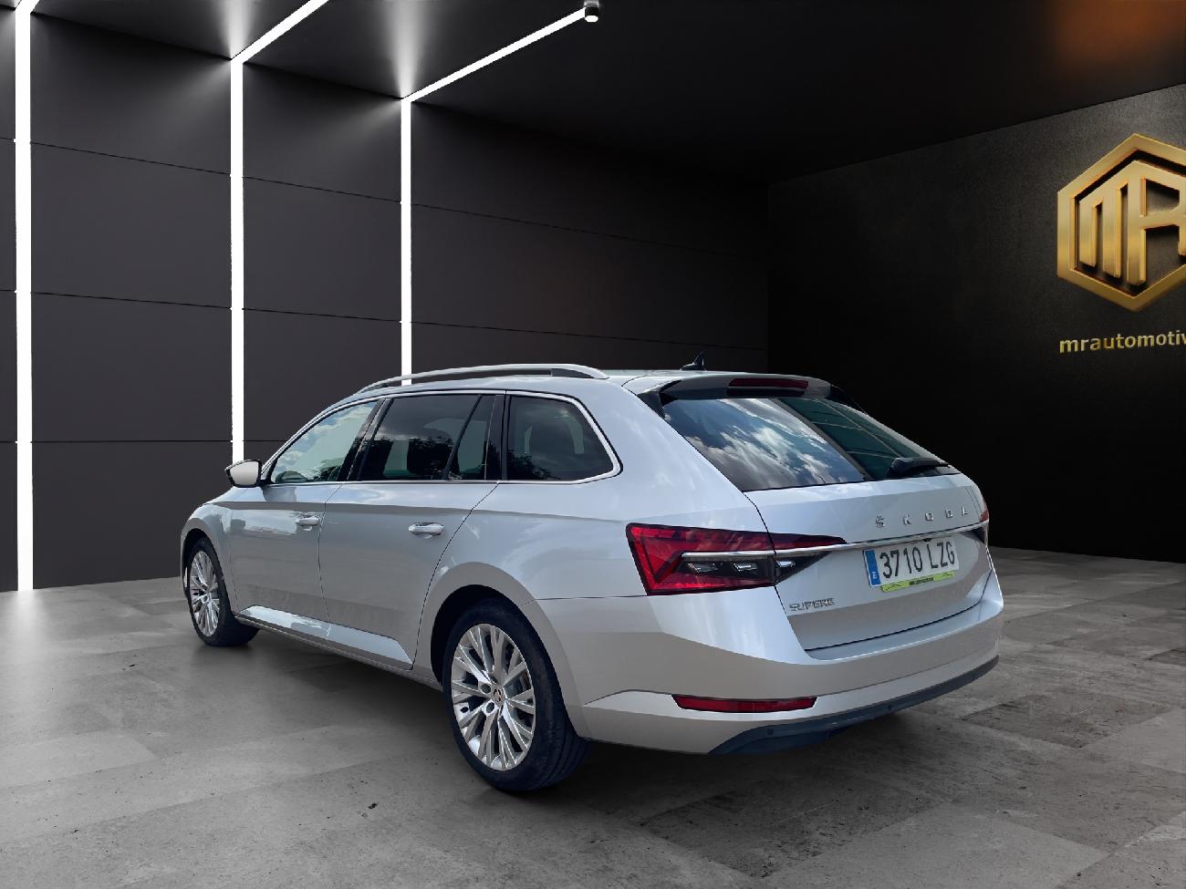 2022 Skoda SuperB SuperB Combi 2.0 TDI 110kW (150CV) DSG Style coche de segunda mano