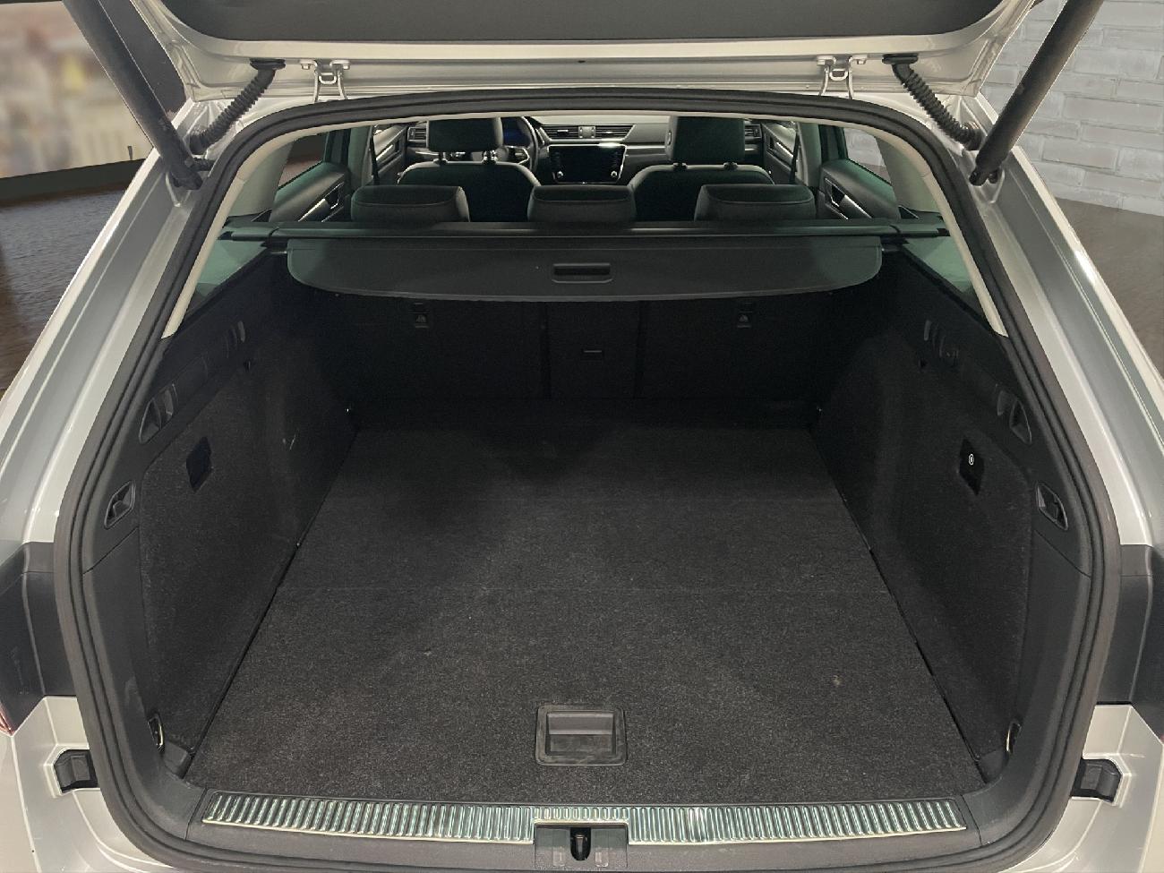 2022 Skoda SuperB SuperB Combi 2.0 TDI 110kW (150CV) DSG Style coche de segunda mano