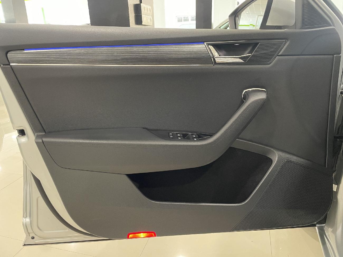 2022 Skoda SuperB SuperB Combi 2.0 TDI 110kW (150CV) DSG Style coche de segunda mano