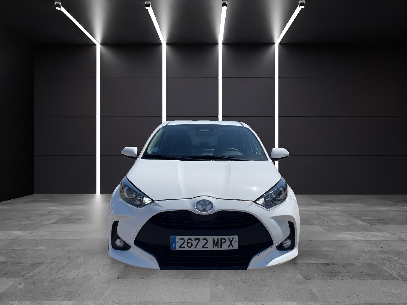 2024 Toyota Yaris Yaris 1.5 120H Business Plus coche de segunda mano