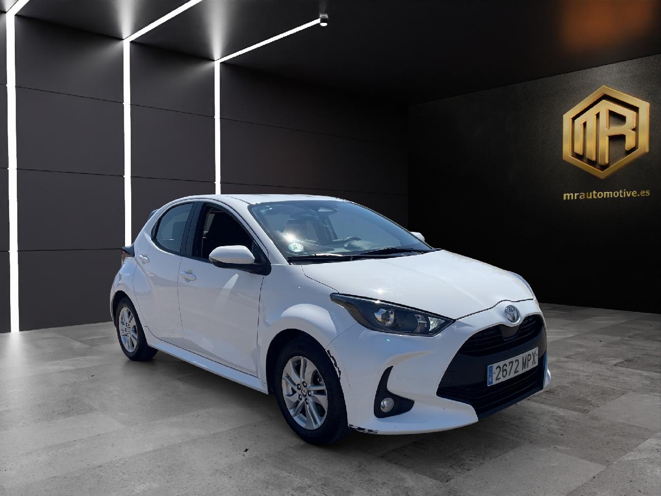 2024 Toyota Yaris Yaris 1.5 120H Business Plus coche de segunda mano