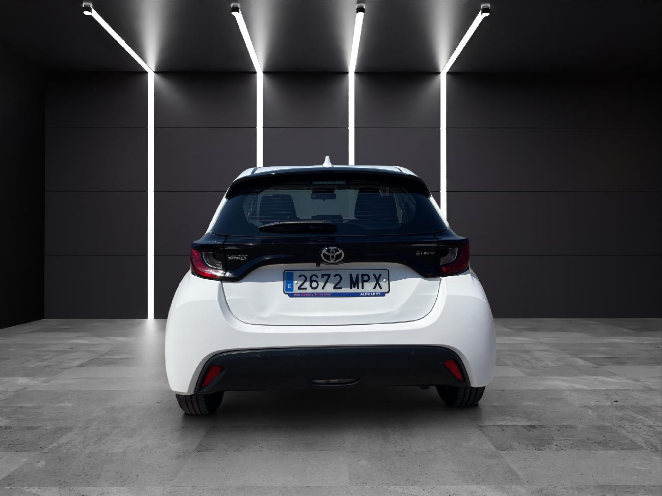 2024 Toyota Yaris Yaris 1.5 120H Business Plus coche de segunda mano