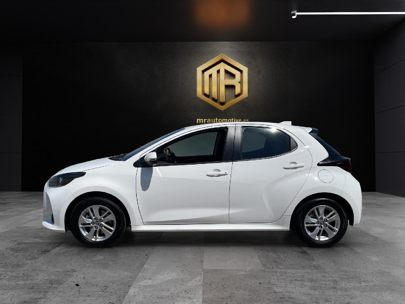 2024 Toyota Yaris Yaris 1.5 120H Business Plus coche de segunda mano