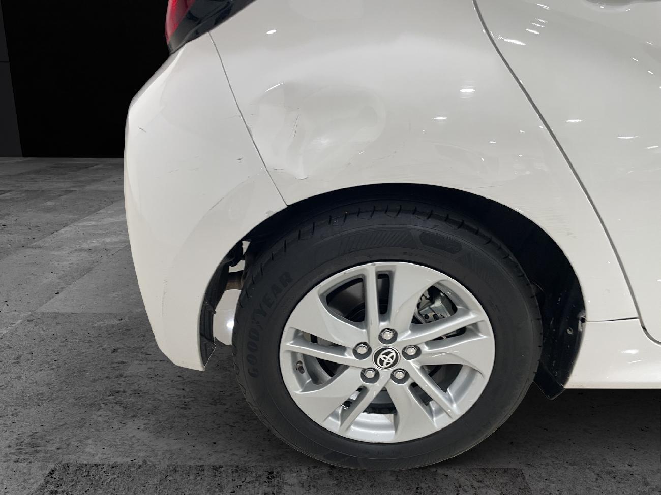 2024 Toyota Yaris Yaris 1.5 120H Business Plus coche de segunda mano