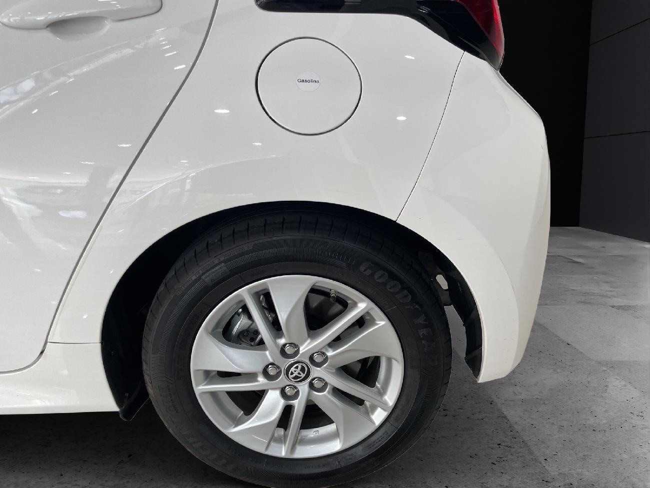 2024 Toyota Yaris Yaris 1.5 120H Business Plus coche de segunda mano