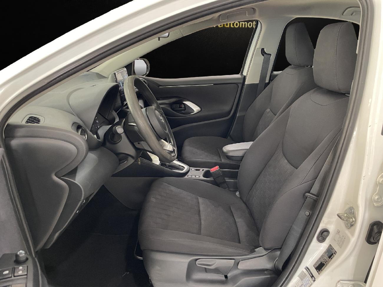 2024 Toyota Yaris Yaris 1.5 120H Business Plus coche de segunda mano