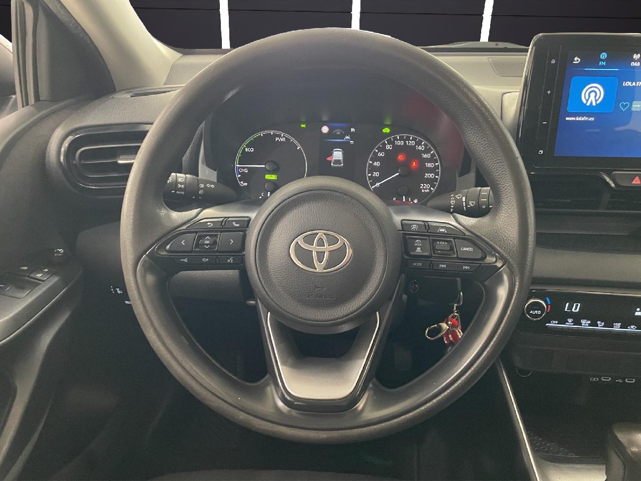 2024 Toyota Yaris Yaris 1.5 120H Business Plus coche de segunda mano