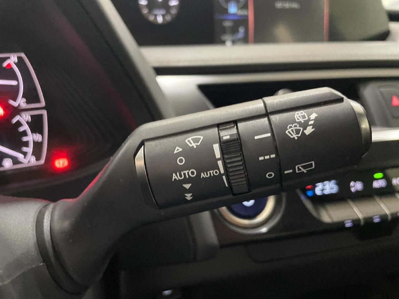 2022 Lexus UX UX 2.0 250h Business coche de segunda mano