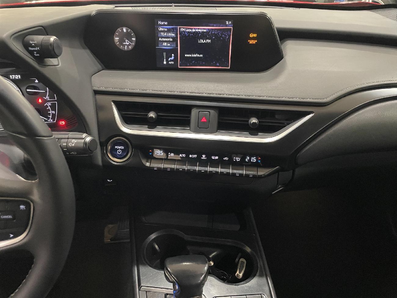 2020 Lexus UX UX 2.0 250h Business coche de segunda mano