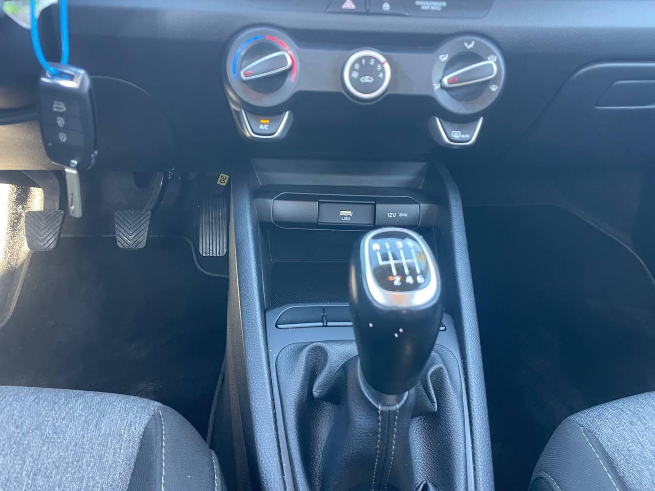 2023 KIA STONIC STONIC 1.0 T-GDi 74kW (100CV) MHEV iMT Concept coche de segunda mano