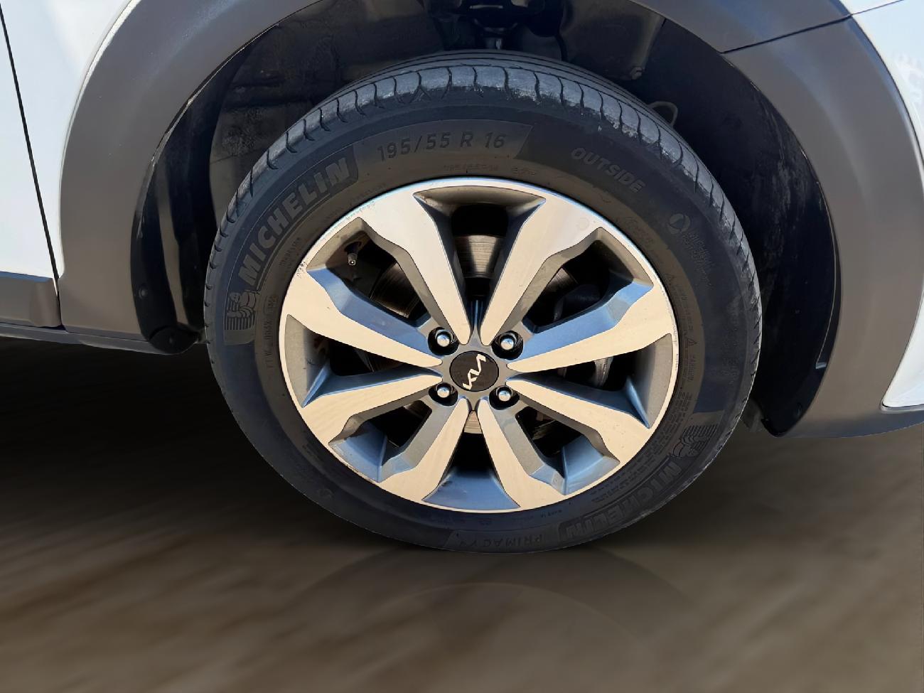 2023 KIA STONIC STONIC 1.0 T-GDi 74kW (100CV) MHEV iMT Concept coche de segunda mano