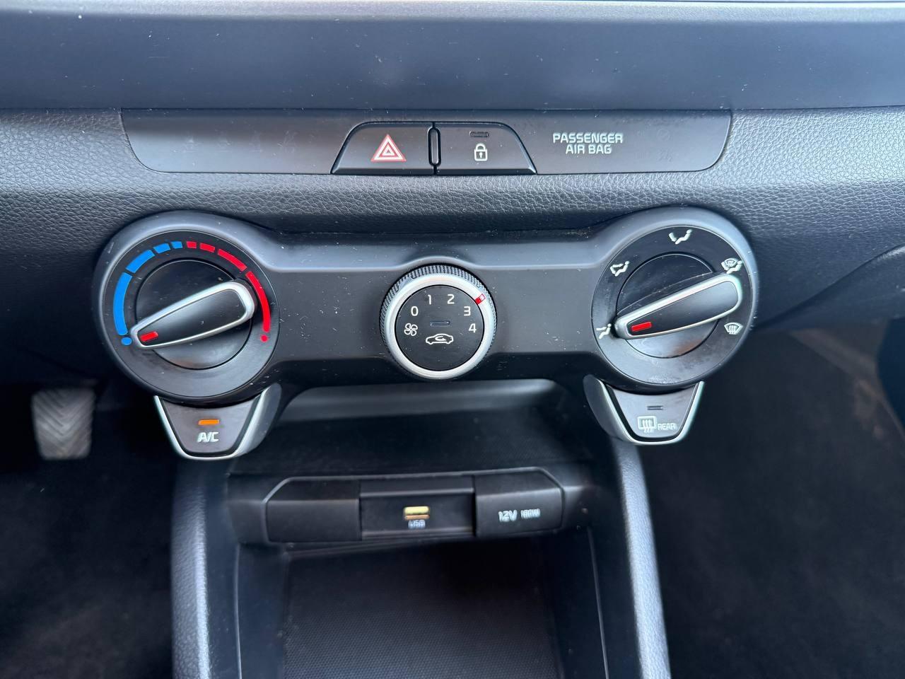 2023 KIA STONIC STONIC 1.0 T-GDi 74kW (100CV) MHEV iMT Concept coche de segunda mano