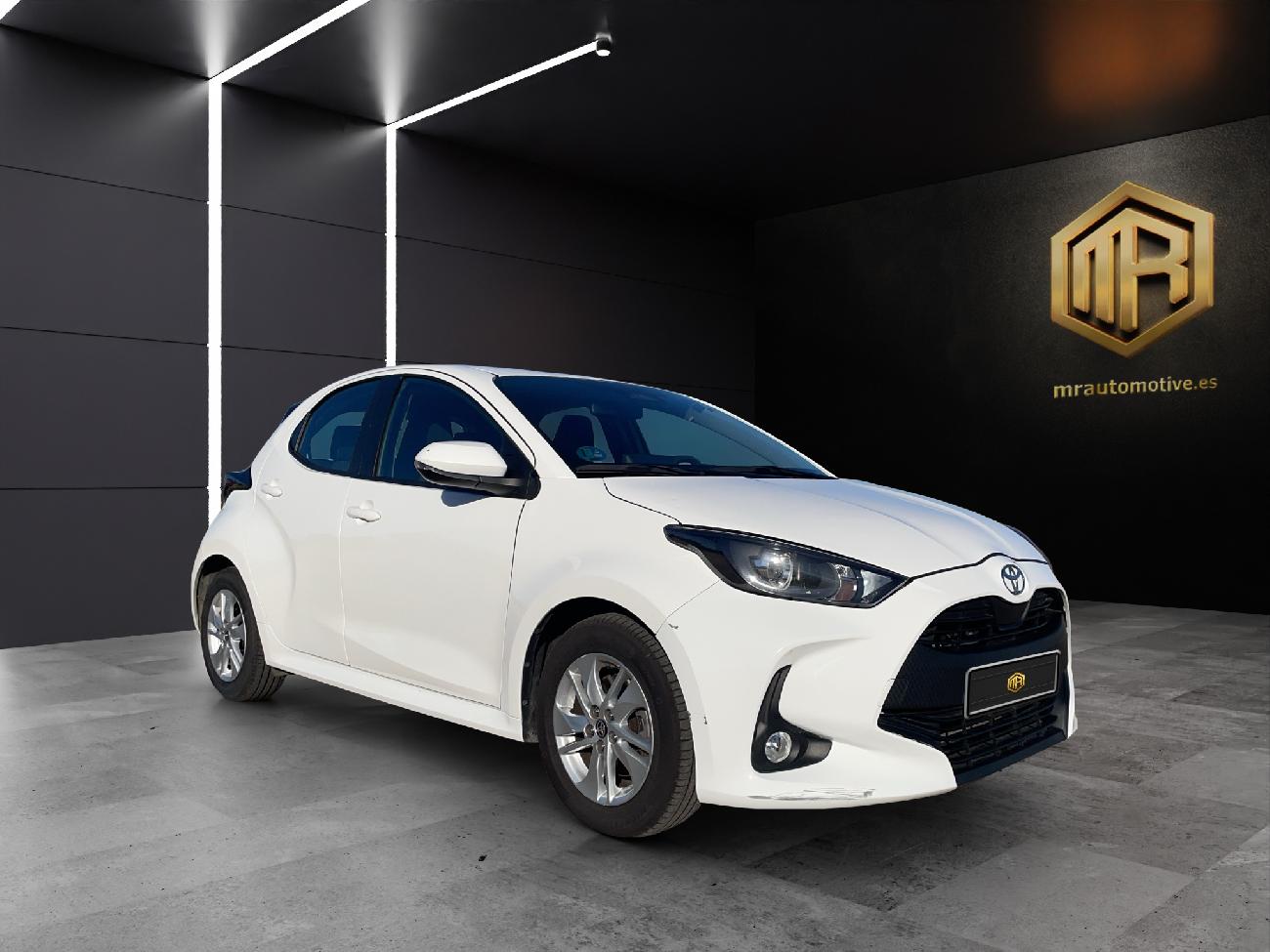 2024 Toyota Yaris Yaris 1.5 120H Business Plus coche de segunda mano