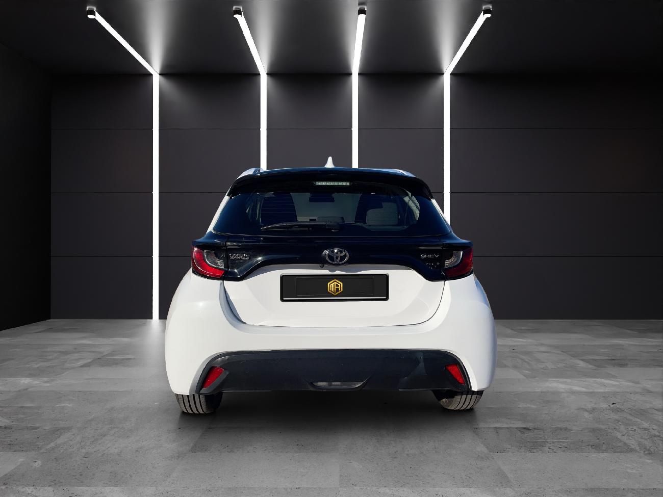 2024 Toyota Yaris Yaris 1.5 120H Business Plus coche de segunda mano