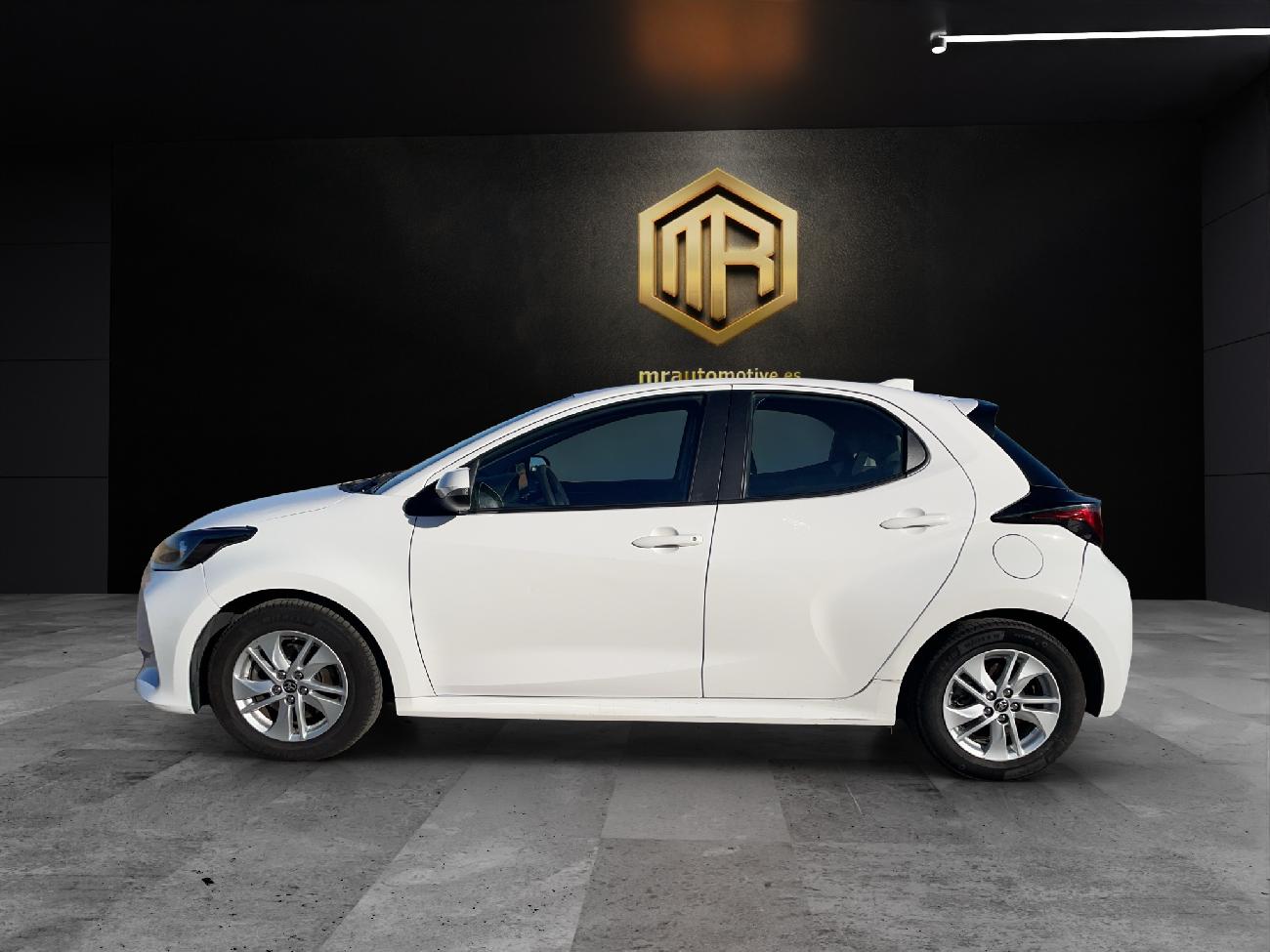 2024 Toyota Yaris Yaris 1.5 120H Business Plus coche de segunda mano