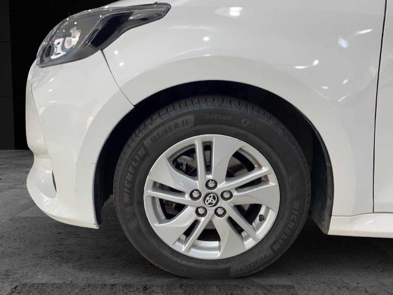 2024 Toyota Yaris Yaris 1.5 120H Business Plus coche de segunda mano
