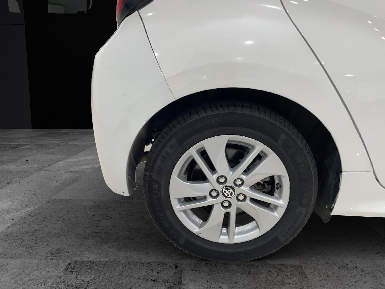 2024 Toyota Yaris Yaris 1.5 120H Business Plus coche de segunda mano