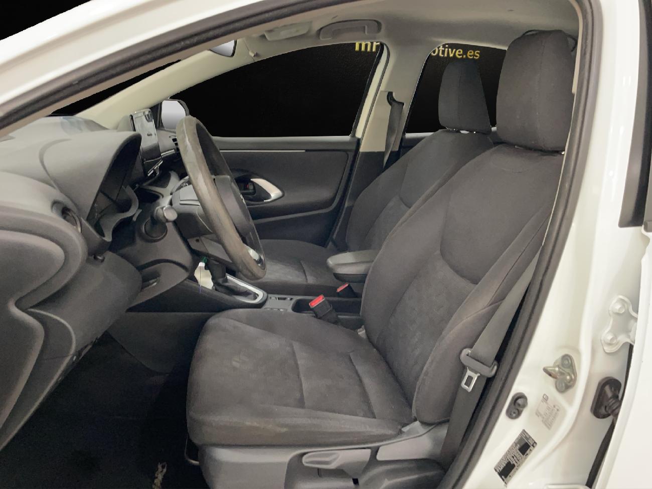 2024 Toyota Yaris Yaris 1.5 120H Business Plus coche de segunda mano