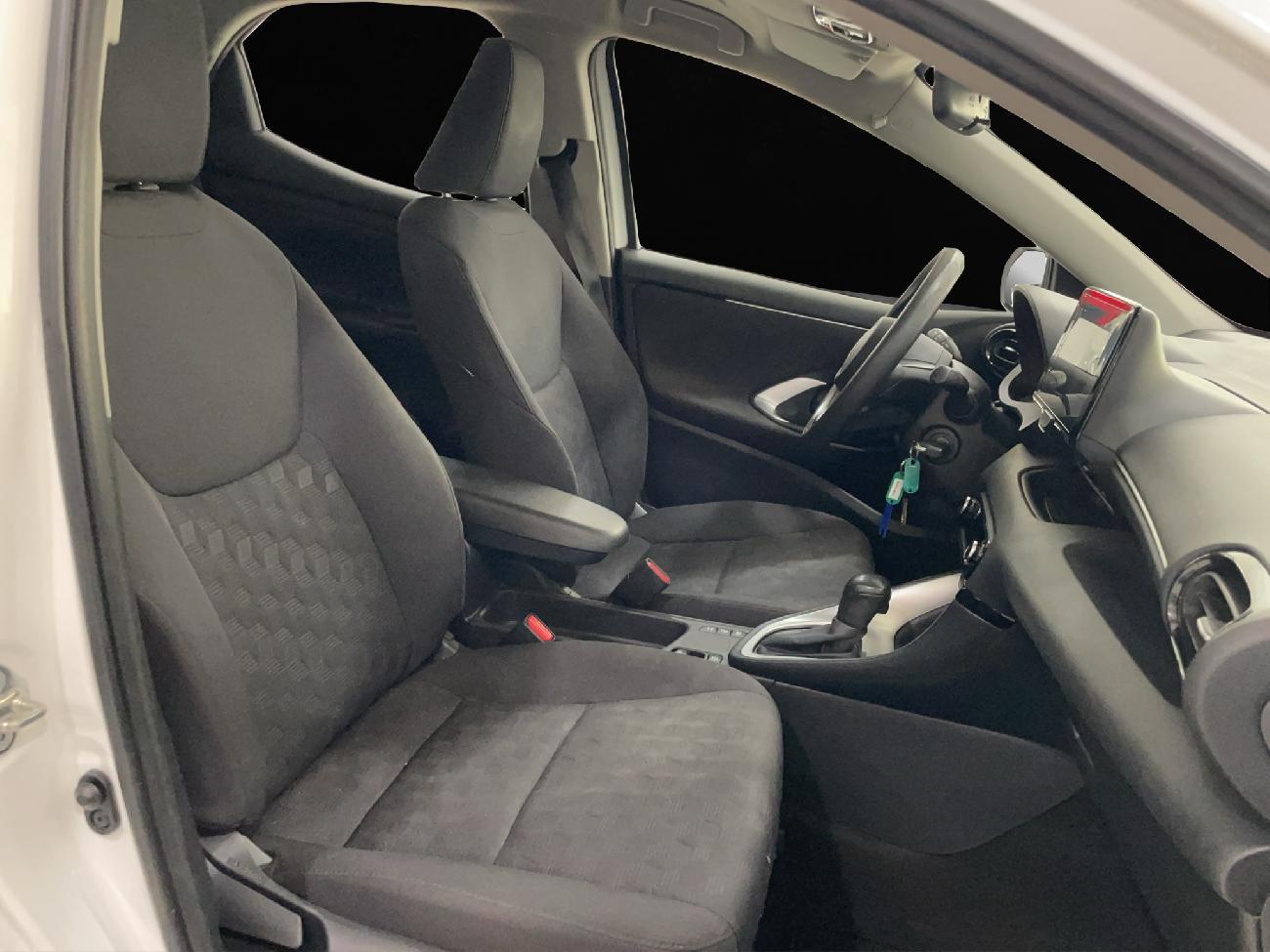 2024 Toyota Yaris Yaris 1.5 120H Business Plus coche de segunda mano