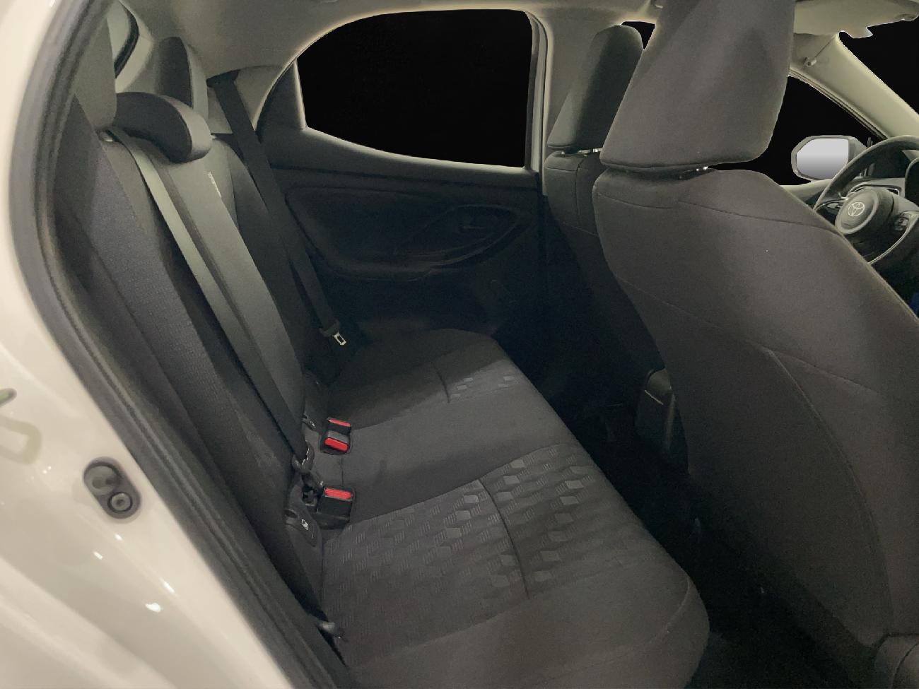 2024 Toyota Yaris Yaris 1.5 120H Business Plus coche de segunda mano