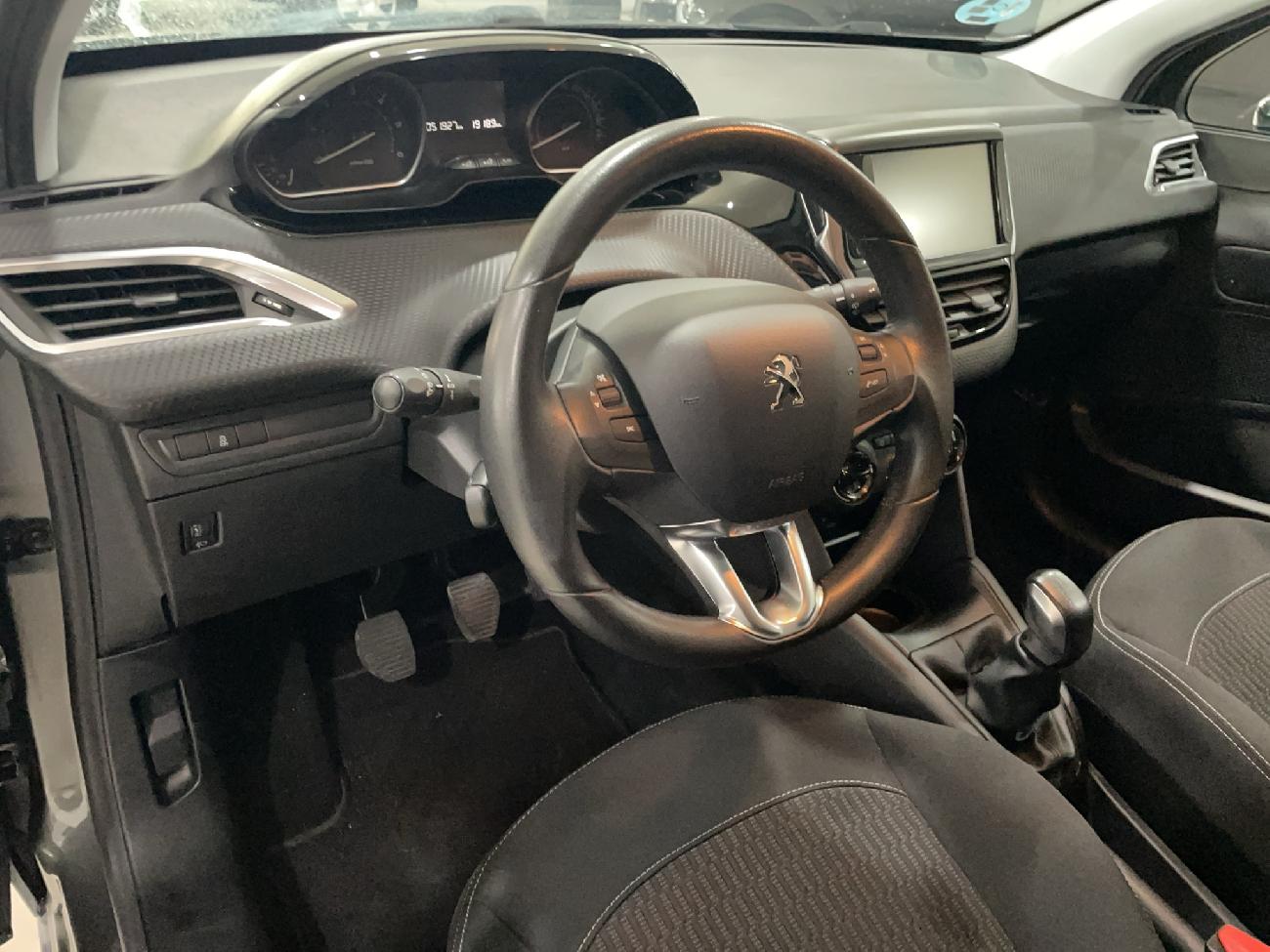 2017 Peugeot 208 208 1.6 BlueHDi Style 75 5p coche de segunda mano