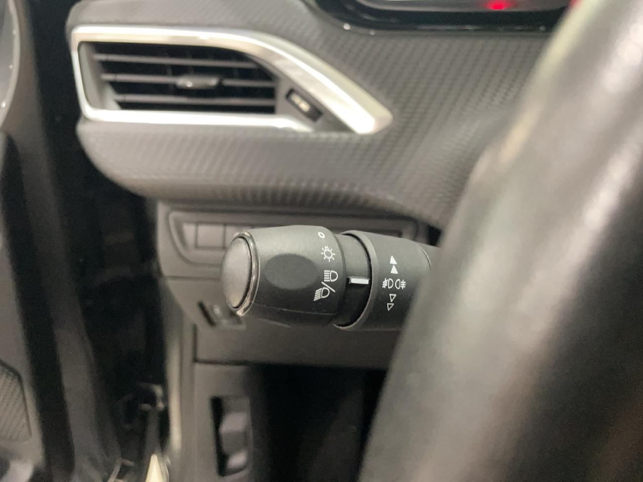 2017 Peugeot 208 208 1.6 BlueHDi Style 75 5p coche de segunda mano