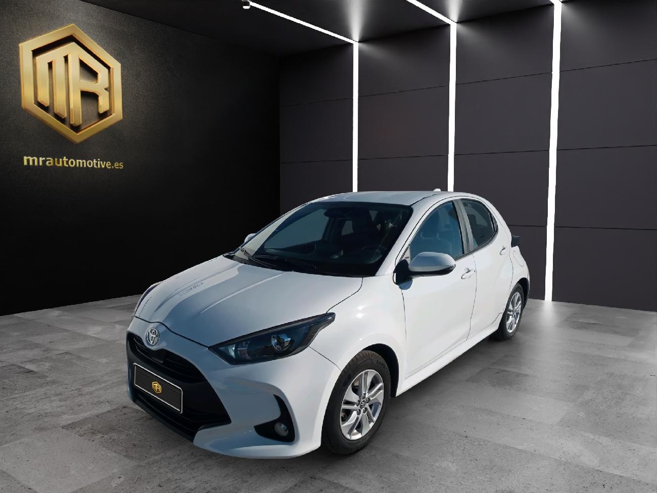 2024 Toyota Yaris yaris_15_120h_business_plus coche de segunda mano