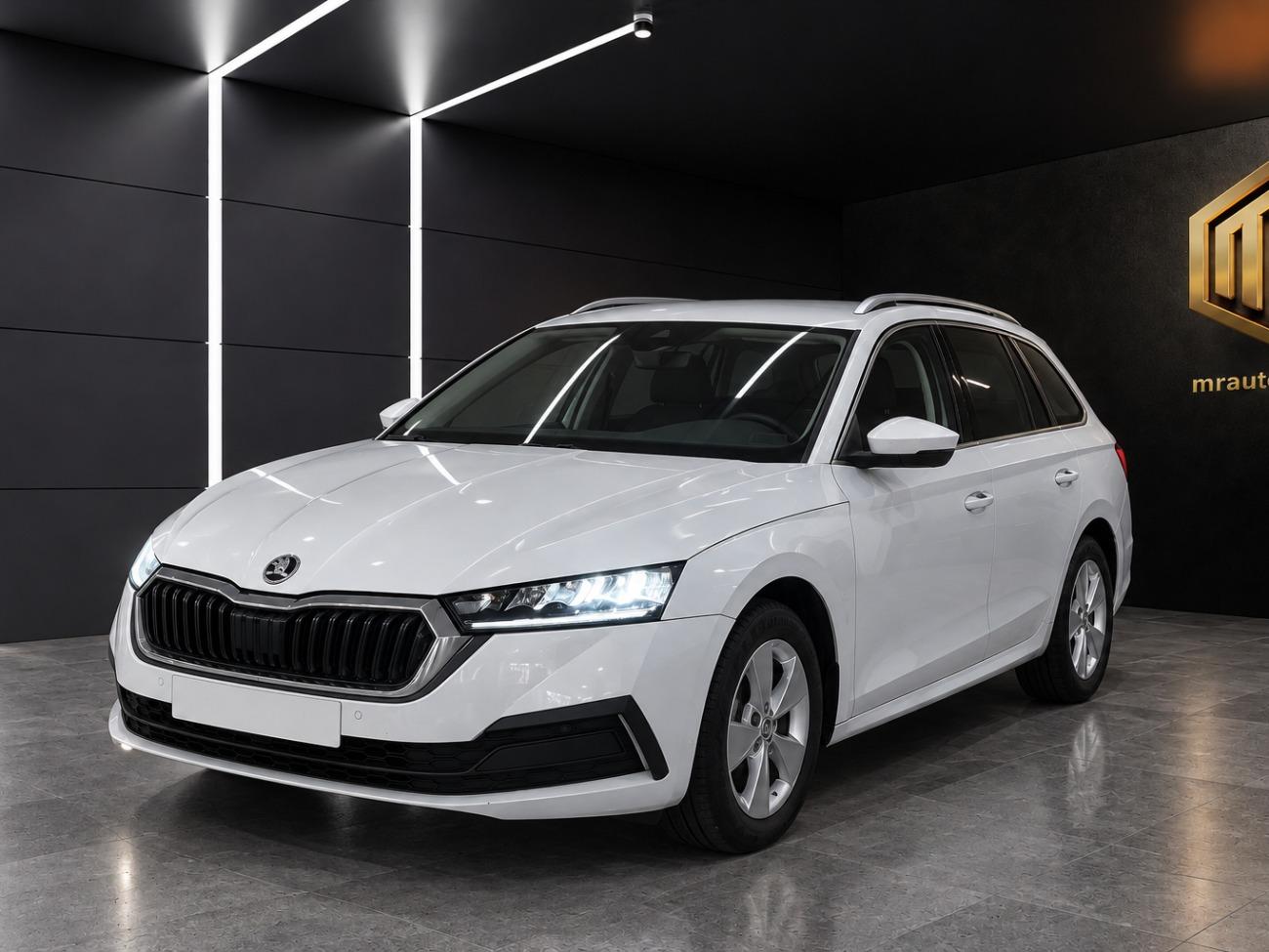 2022 Skoda Octavia octavia_combi_10_tsi_81kw110cv_dsg_mhev_ambi coche de segunda mano