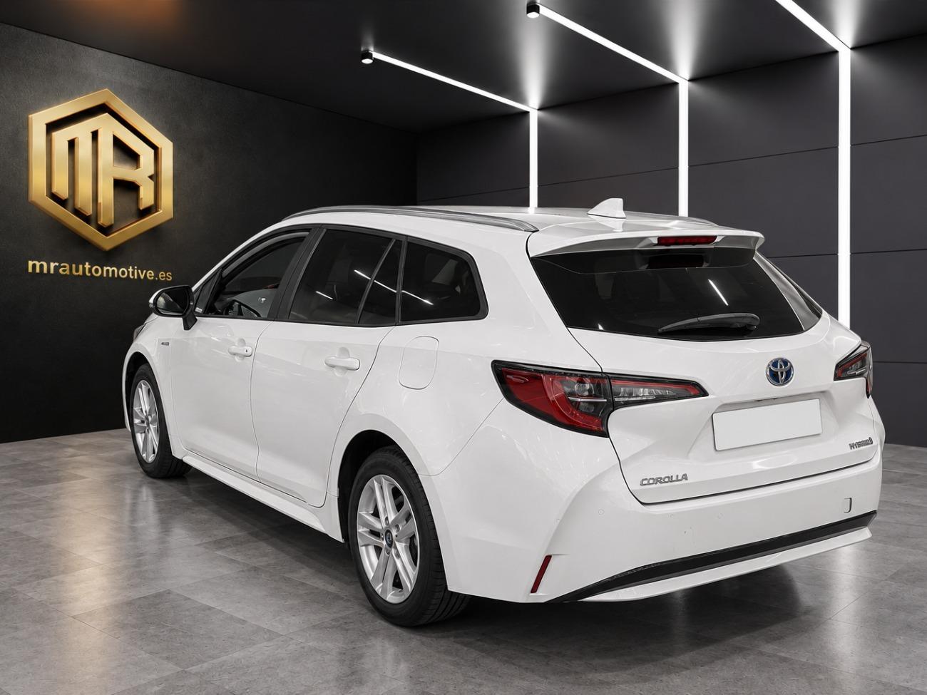 2022 Toyota Corolla Corolla  1.8 125H BUSINESS PLUS E-CVT TOU SPORT coche de segunda mano