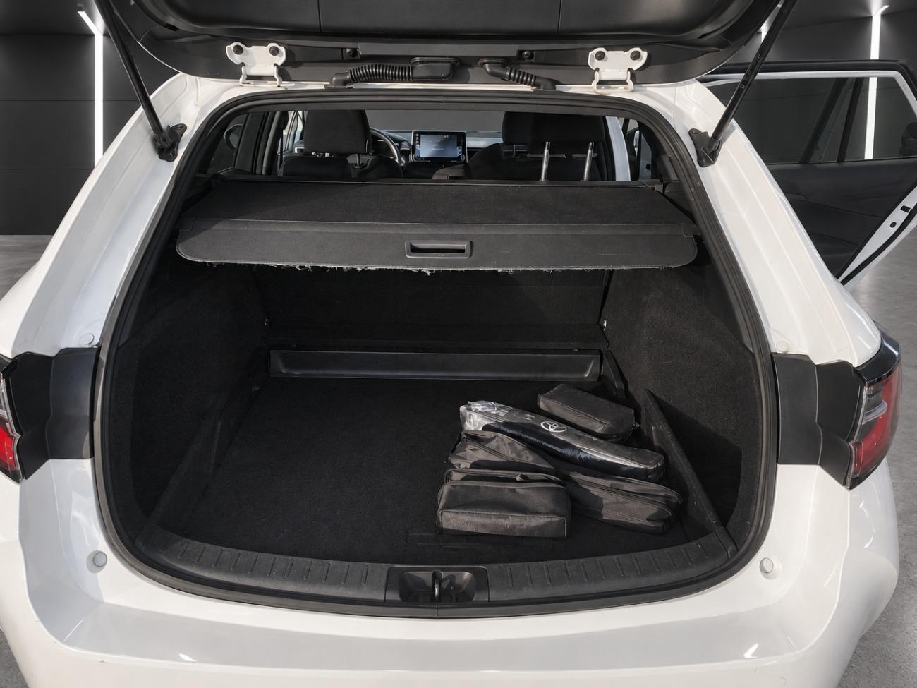 2022 Toyota Corolla Corolla  1.8 125H BUSINESS PLUS E-CVT TOU SPORT coche de segunda mano